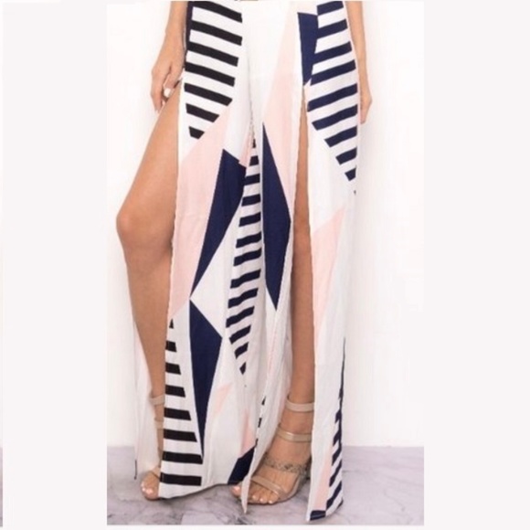 BACKLESS  ABSTRACT JUMPSUIT - Picture 4 of 5